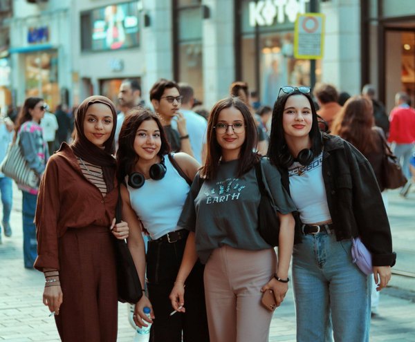 How to Create a Stylish Outfit with Comfortable Flats?